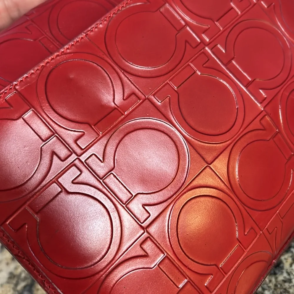 Salvatore Ferragamo Gancini embossed leather bag - Picture 7 of 16